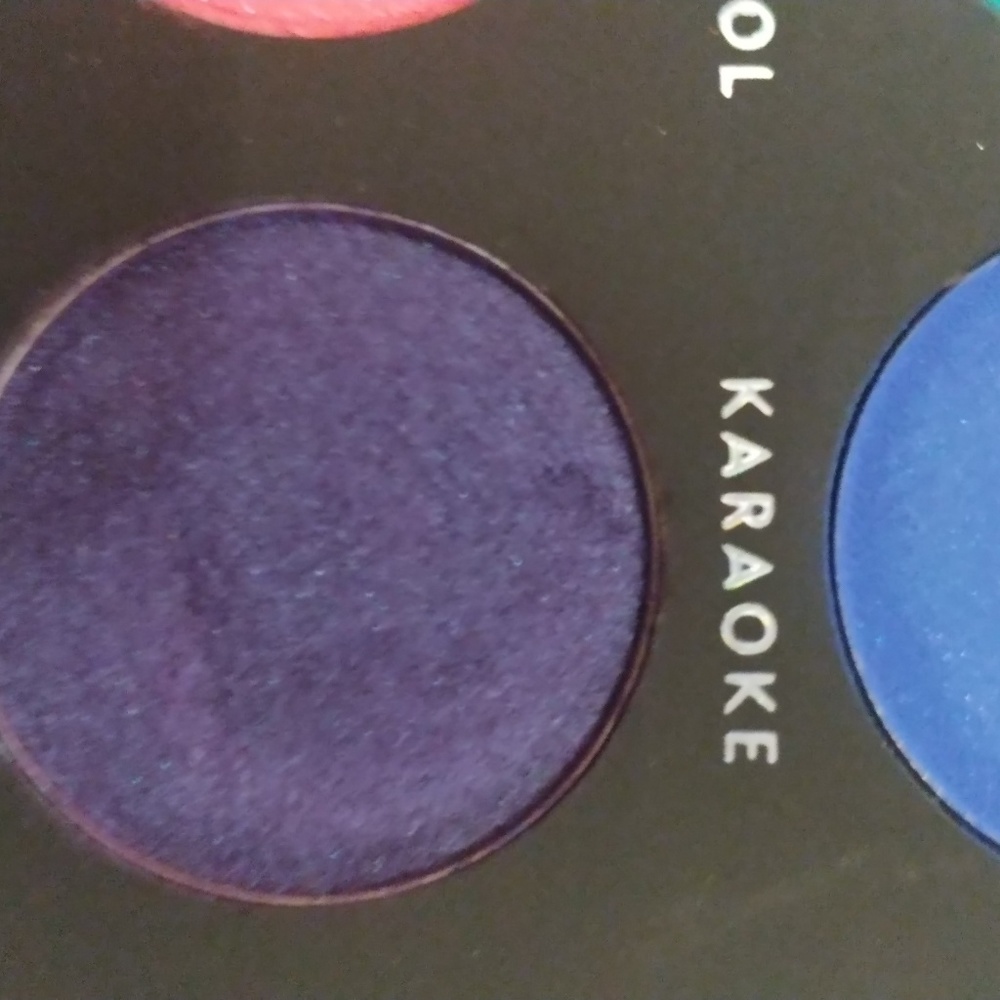 Makeup - Picture 2 of 3